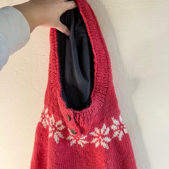 Hand Knit Red Hooded Knit Sweater with Snowflake Design Girls Size 4-6Y - Picture 5 of 6